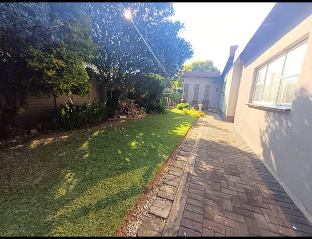 3 BEDROOM HOUSE FOR SALE IN VANDERBIJLPARK SE 2